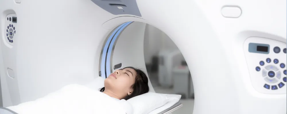MRI検査を受ける患者のイメージ